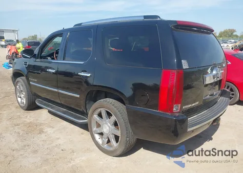 2007 Cadillac Escalade Standard z USA, uszkodzony, nr VIN 1GYFK638X7R297464